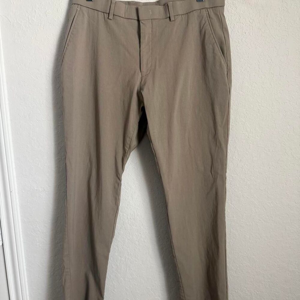 Tommy Hilfiger Men’s Khaki Chino Pants 33x30
